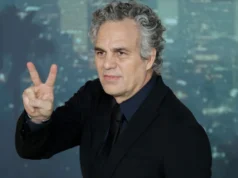 马克·鲁法洛称他是反犹太主义者,因为他批评最大的合并“根本不诚实” Mark Ruffalo (Credit: Karwai Tang/WireImage) and David Ellison (Credit: Paul Morigi/Getty Images)