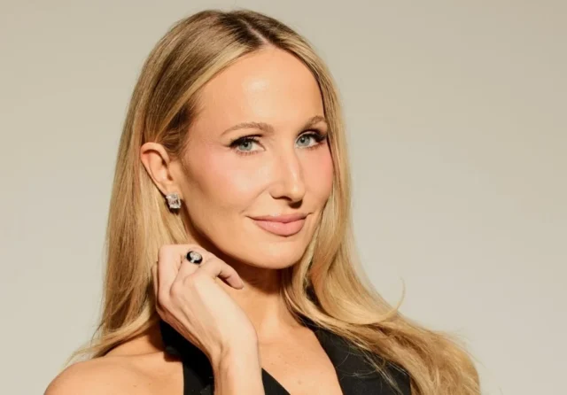 Nikki Glaser Signs With WME Nikki Glaser Signs With WME