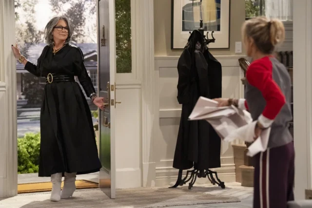 'Newlyweds' Jamie Lee Curtis On Why She "Begged" Her Agents To Get Her Sitcom