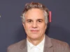 马克·鲁法洛 (Mark Ruffalo) 抨击埃里森在派拉蒙-WBD 合并中与甲骨文的关系 Mark Ruffalo Slams Ellisons' Ties To Oracle Amid Paramount-WBD Merger