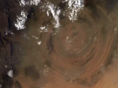 尽量不要被“非洲之眼”催眠 | 2026 年 8 月 20 日当天的太空照片 The Richat Structure as seen from space.