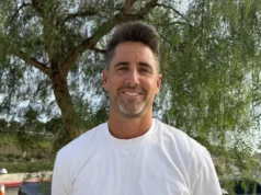 准备:前 NFL 近端锋丹尼斯·皮塔现在在圣克莱门特担任教练 Prep talk: Former NFL tight end Dennis Pitta now training tight ends at San Clemente