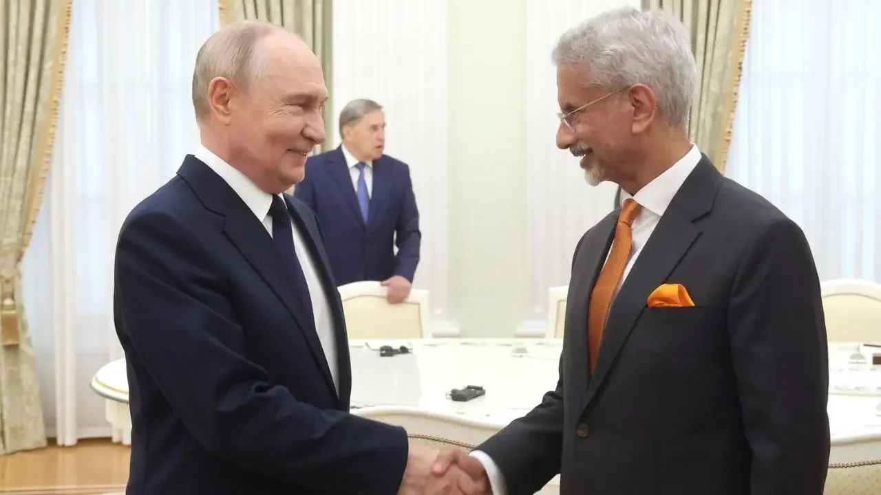 WATCH | Jaishankar meets Putin in Moscow: Russian President says 'looking forward' to meeting PM Modi Russian President Vladimir Putin meets Indian External Affairs Minister S Jaishankar. PIC/X