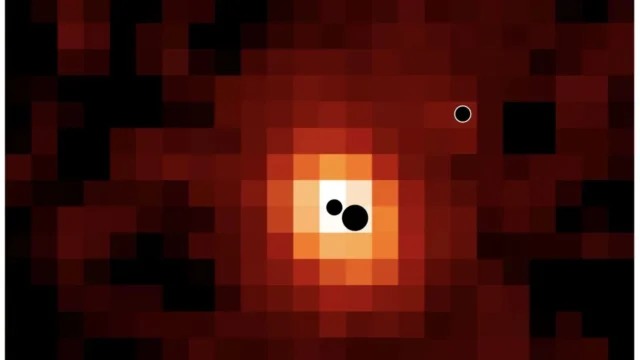 科学家在遥远星系内发现3个濒临碰撞的超大质量黑洞