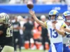 公羊队将圣徒队拒之门外,斯泰森·贝内特、CJ·丹尼尔斯上演季前赛 Rams quarterback Ty Simpson passes against the New Orleans Saints on Saturday at SoFi Stadium.