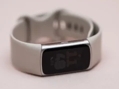 谷歌可能已经泄露了其下一代 Fitbit 或允许人工智能产生幻觉 Google May Have Leaked Its Next Fitbit—Or Let AI Hallucinate It