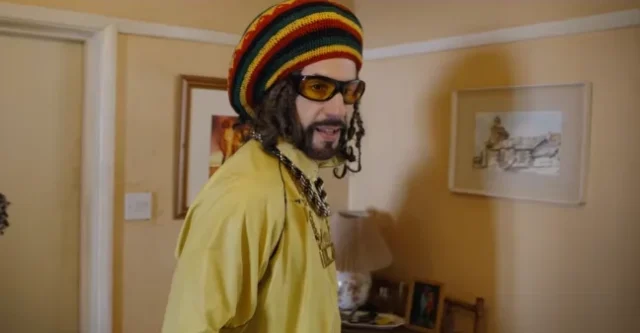 “阿里·G：我是谁？”预告片：萨莎·拜伦·科恩 (Sacha Baron Cohen) 再现了他最初的角色“街头男子”