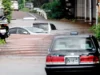 日本洪水:创纪录的降雨导致千叶县五人死亡、数千人滞留 Abandoned cars seen partially submerged on a flooded road in Sakura, Chiba prefecture. PICS/AFP