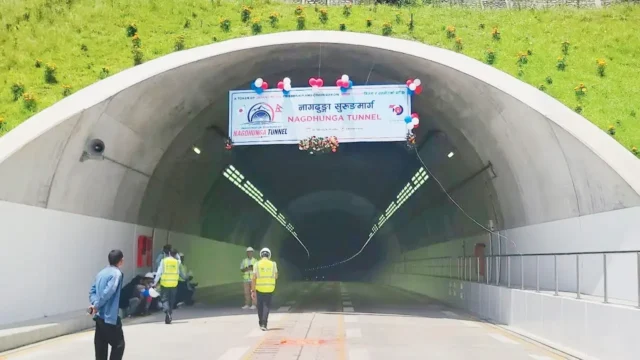 尼泊尔开通第一条现代化公路隧道 Nagdhunga Pass 进行公开试验 尼泊尔开通第一条现代化公路隧道 Nagdhunga Pass 进行公开试验