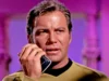 由威廉·夏特纳 (William Shatner) 主演的新纪录片《星际迷航》将于今年秋季上映 60 周年 a night sky image as the backdrop of a sci-fi documentary poster