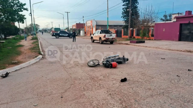 Una adolescente de 16 años quedó hospitalizada tras un violento choque entre una camioneta y una moto