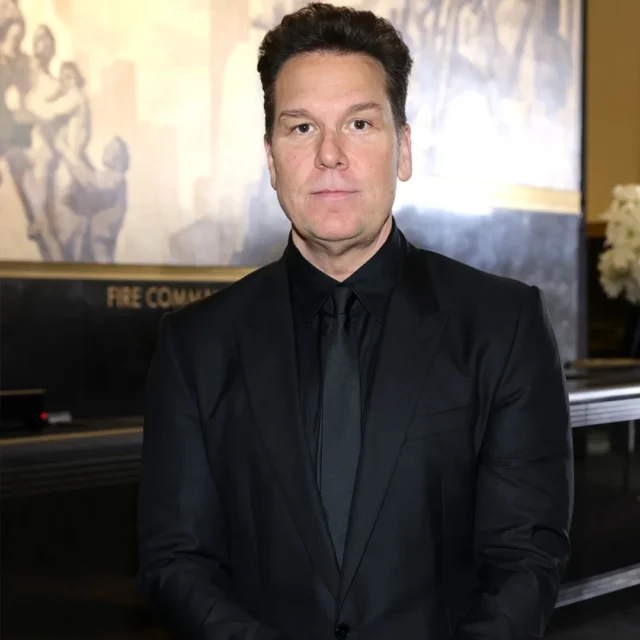 戴恩·库克 (Dane Cook) 称他的兄弟从他那里偷了 1200 万美元,并将钱藏在意大利面酱罐中:纪录片 戴恩·库克 (Dane Cook) 称他的兄弟从他那里偷了 1200 万美元,并将钱藏在意大利面酱罐中:纪录片