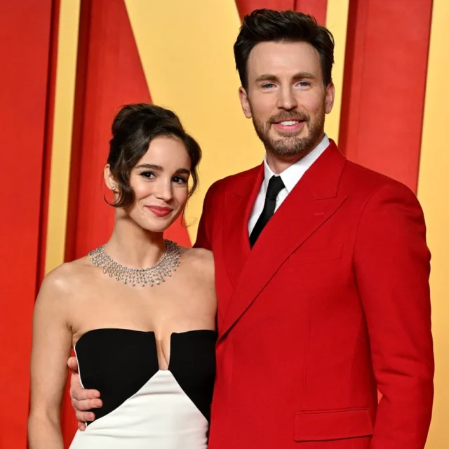 克里斯·埃文斯 (Chris Evans) 透露了与妻子阿尔巴·巴普蒂斯塔 (Alba Baptista) 作为一名女婴父亲时最“意想不到”的部分 克里斯·埃文斯 (Chris Evans) 透露了与妻子阿尔巴·巴普蒂斯塔 (Alba Baptista) 作为一名女婴父亲时最“意想不到”的部分
