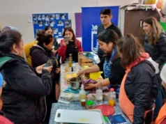 市政府启动培训以充分利用酸橙 La Municipalidad inicia capacitaciones para aprovechar integralmente la naranja agria
