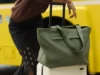 秋季旅行时随身携带的手提行李 The Carry-On Essentials You'll Keep Packing For Fall Trips