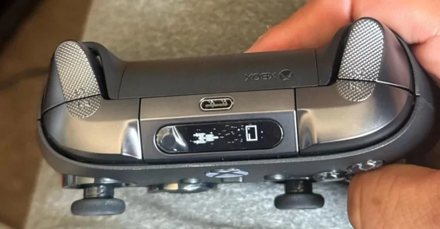 Xbox Elite 3 prototype pad leaks with tiny built-in screen The Anatel image from May, overlaid atop the new prototype controller photos.