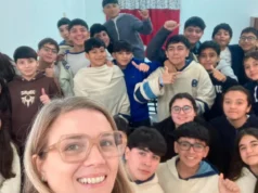 班德诺市政府在米格尔·安赫尔学校组织了一次戒毒讲习班 El municipio bandeño llevó adelante un taller de prevención de adicciones en el Colegio Miguel Ángel