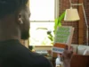 新兴视频显示“看到”Apple AirPods Unearthed Video Seems to Reveal Apple AirPods That Can 'See'