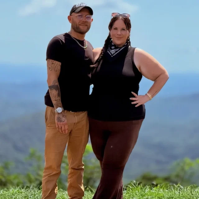 惠特尼·韦·托尔 (Whitney Way Thore) 如何与未婚夫杰克·博杜安 (Jake Beaudoin) 从此过上幸福的生活 惠特尼·韦·托尔 (Whitney Way Thore) 如何与未婚夫杰克·博杜安 (Jake Beaudoin) 从此过上幸福的生活