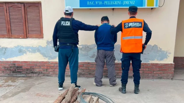 El Bobdal 遭突袭:价值 120 万美元的货物被扣押,一人被拘留 El Bobdal 遭突袭:价值 120 万美元的货物被扣押,一人被拘留