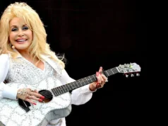 多莉·帕顿 (Dolly Parton) 用她自己的话说她的一生:从大烟山的贫困到乡村音乐的不朽 Dolly Parton's life in her own words: from Smoky Mountains poverty to country music immortality