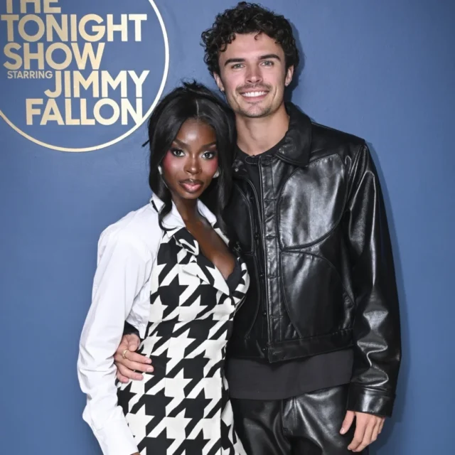 尼克·范斯坦伯格 (Nic Vansteenberghe) 在乔丁·伍兹 (Jordyn Woods) 的婚礼上与前 Olandria Carthen 重聚后发表讲话
