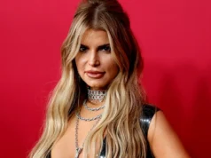 杰西卡·辛普森 (Jessica Simpson) 在特克斯和凯科斯群岛度假期间穿着 Itty Bitty 比基尼 Jessica Simpson Rocks Itty Bitty Bikini During Turks & Caicos Vacation