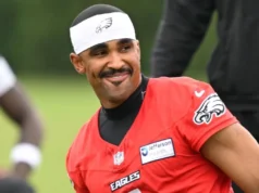 老鹰队 KB 杰伦·赫茨 (Jalen Hurts) 的速度在训练营中广受好评 Eagles QB Jalen Hurts' speed in camp drawing rave reviews