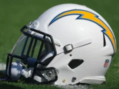 突袭者队将泰勒·比亚达什列入赛季末受伤预备队 Chargers place Tyler Biadasz on season-ending injured reserve