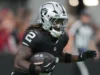 突袭者队的阿什顿·金蒂因明显膝伤退出训练 Raiders' Ashton Jeanty exits practice with apparent knee injury