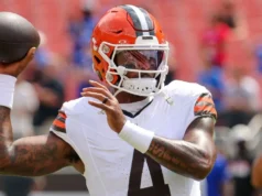 布朗队的 KB1 德肖恩·沃森表示他对球迷的评论感到遗憾 Deshaun Watson named Browns' QB1, says he regrets fan comments