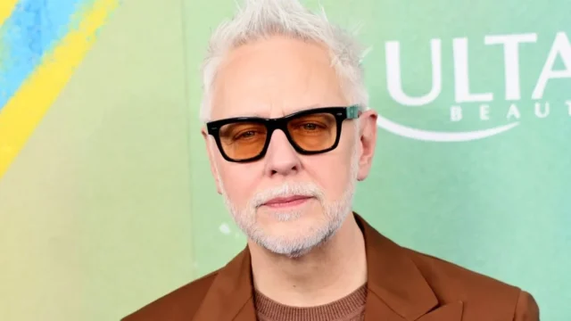 詹姆斯·古恩 (James Gunn) 在派拉蒙与华纳兄弟合并期间提供 DCU 最新消息,并揭穿了蝙蝠侠的《勇敢与无畏》报告 詹姆斯·古恩 (James Gunn) 在派拉蒙与华纳兄弟合并期间提供 DCU 最新消息,并揭穿了蝙蝠侠的《勇敢与无畏》报告