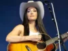 凯西·马斯格雷夫斯(Kacey Musgraves)因移民儿童的恳求而分裂粉丝,面临抵制“闭嘴”的呼吁 Kacey Musgraves divides fans with immigrant children’s plea, faces boycott calls to ‘shut up and sing’
