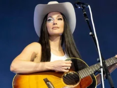 凯西·马斯格雷夫斯(Kacey Musgraves)因移民儿童的恳求而分裂粉丝,面临抵制“闭嘴”的呼吁 Kacey Musgraves divides fans with immigrant children’s plea, faces boycott calls to ‘shut up and sing’