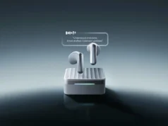 Plaud 为那些想要记录每次会议和通话的人制作了耳机 – Engadget A closeup of the Plaud One earbuds and charging case.