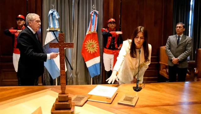 州长埃利亚斯·苏亚雷斯宣誓就任新任经济管理国务秘书 – Diario Panorama