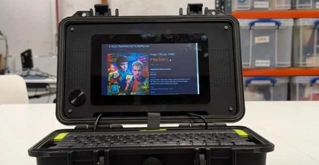 Raspberry Pi 分享制作 cyberdeck 的官方教程 Raspberry Pi 分享制作 cyberdeck 的官方教程