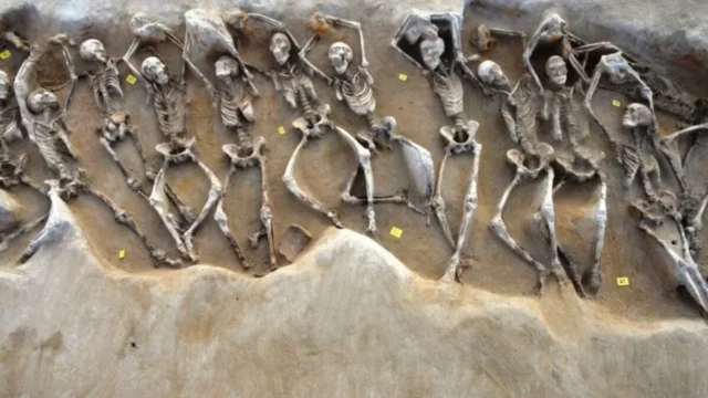 Archaeologists Thought a Mass Grave of 79 Shackled Men Held Foreign Invaders. They Were Wrong Esplanada Overview