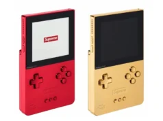 我喜欢这个红色模拟口袋,但我讨厌 Supreme 标志 Supreme Analogue Pocket2