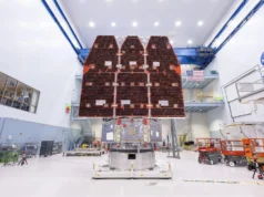 南希·格蕾丝·罗曼望远镜实时更新:美国宇航局准备罗曼发射 The Roman Space Telescope hangs in the clean room.